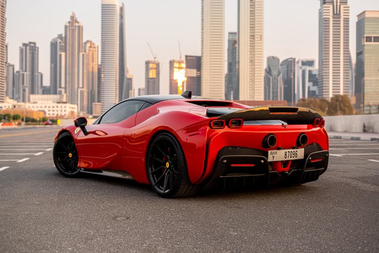 Ferrari SF90 Stradale 2024 mieten in Dubai - Ansicht 4