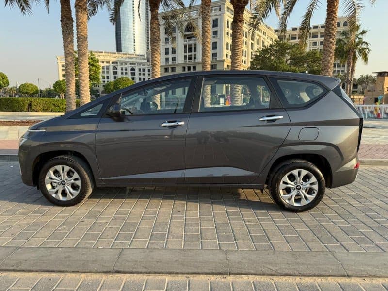 تأجير Hyundai Stargazer 2025 في دبي - صورة 3