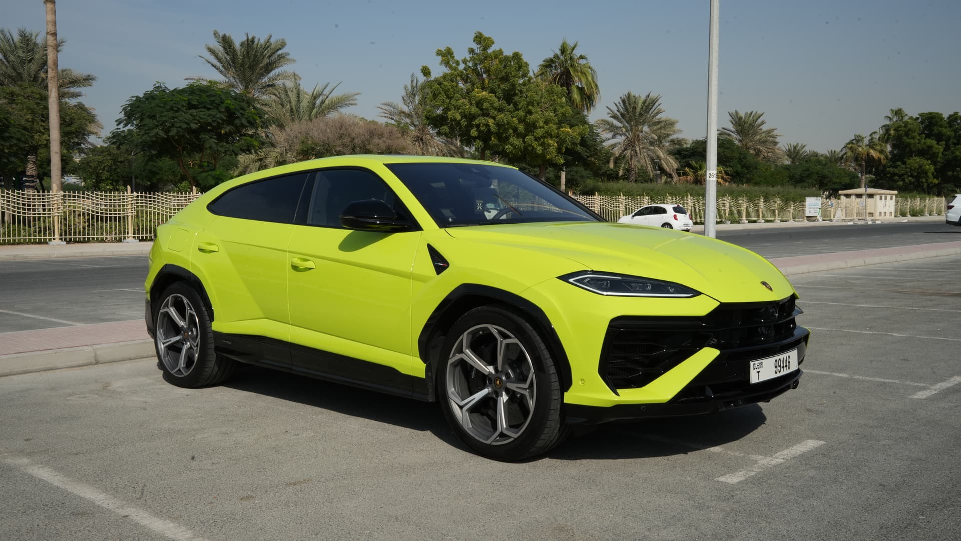 تأجير Lamborghini Urus SE 2025 في دبي - صورة تفصيلية