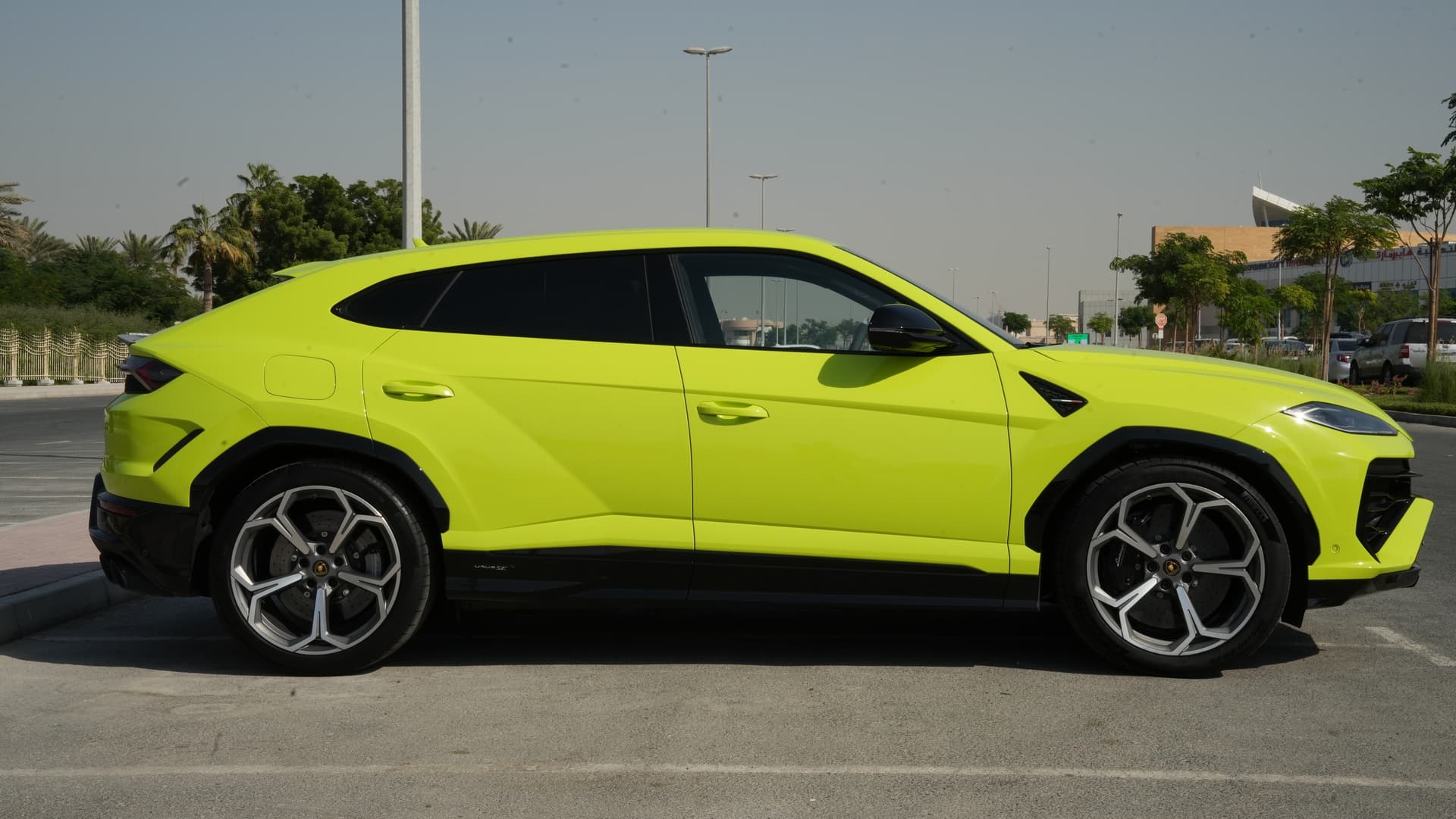تأجير Lamborghini Urus SE 2025 في دبي - صورة تفصيلية