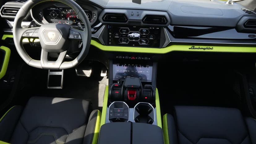 Lamborghini Urus SE 2025 mieten in Dubai - Ansicht 8