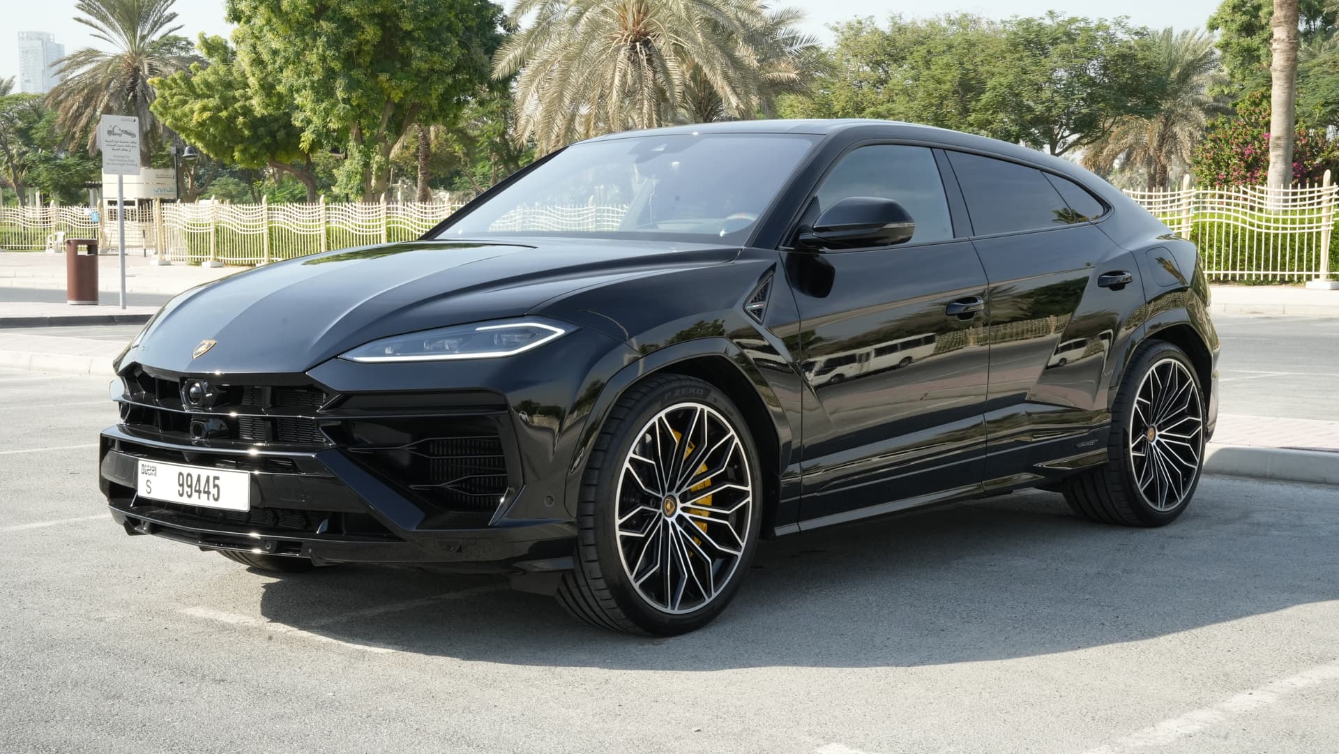 تأجير Lamborghini Urus SE 2025 في دبي - صورة تفصيلية