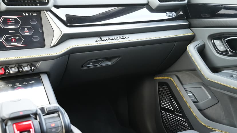 Lamborghini Urus SE 2025 Rental Dubai - View 9