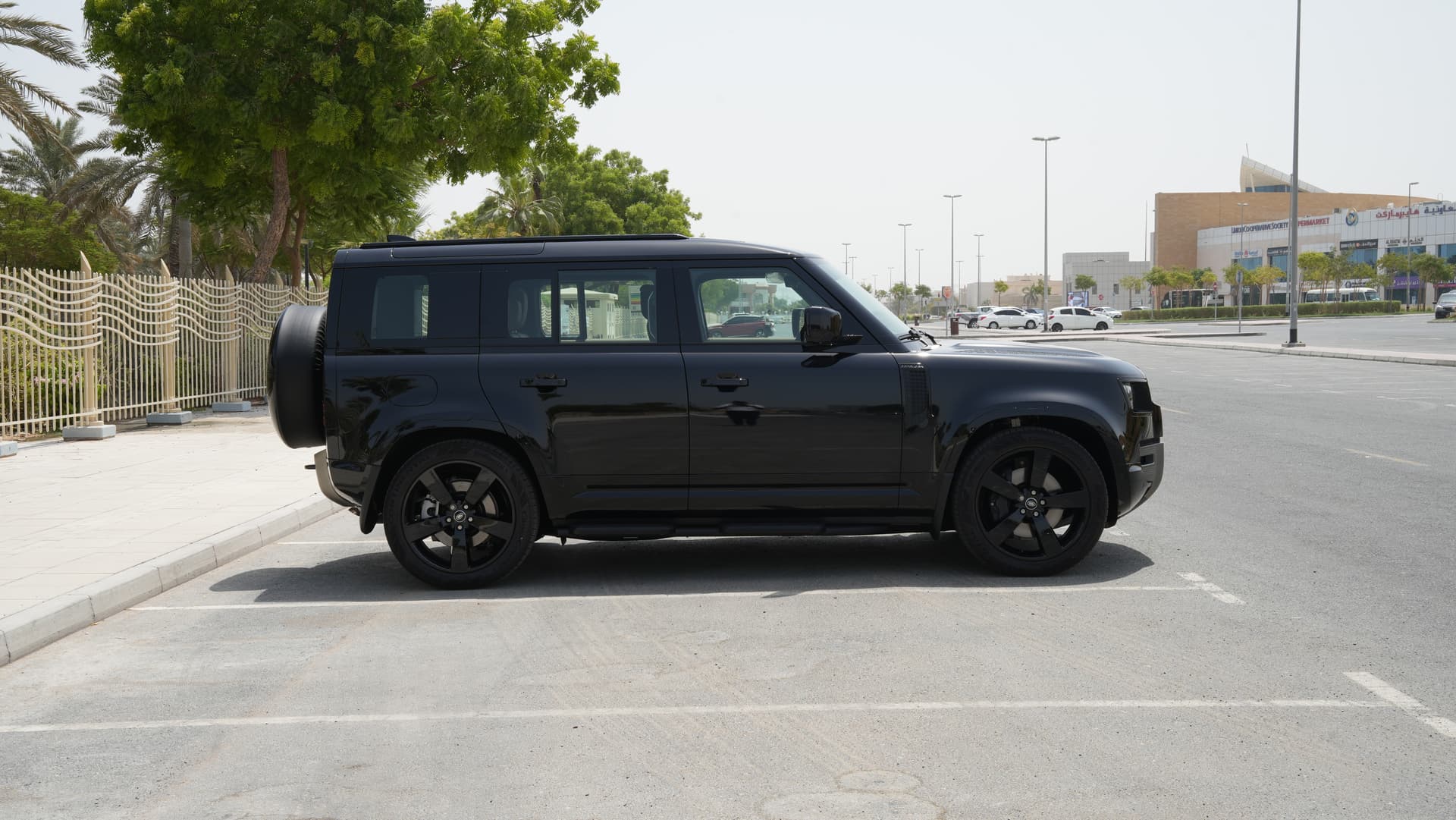 تأجير Land Rover Defender 2025 في دبي - صورة تفصيلية