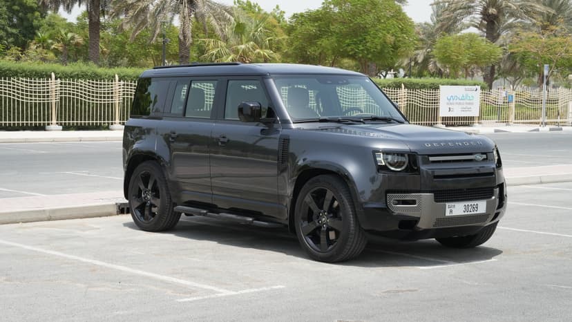 Land Rover Defender 2025 mieten in Dubai - Hauptansicht
