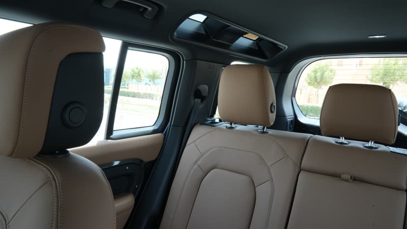 Land Rover Defender 2025 mieten in Dubai - Ansicht 10