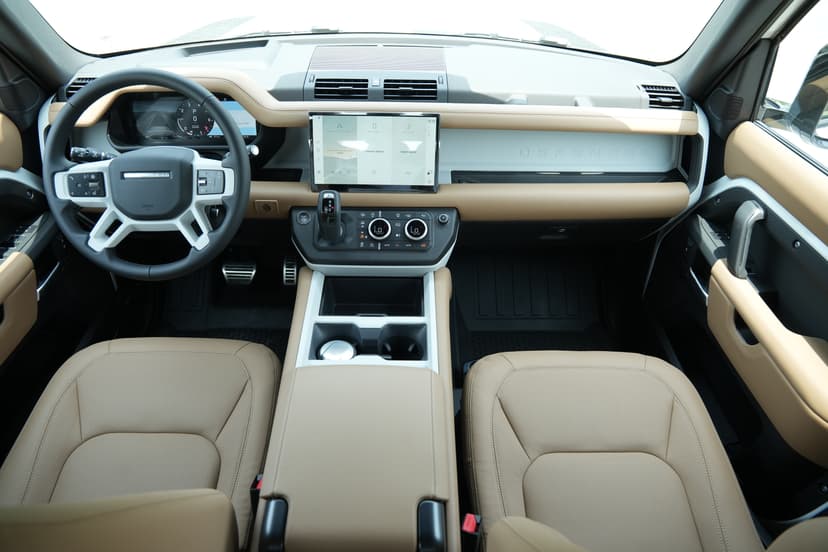 Land Rover Defender 2025 mieten in Dubai - Ansicht 7
