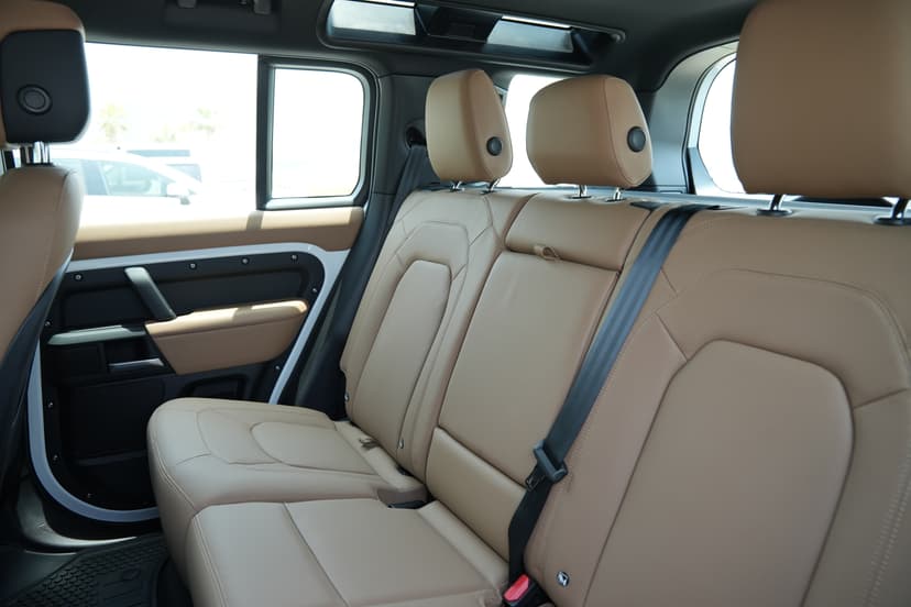 Land Rover Defender 2025 mieten in Dubai - Ansicht 8