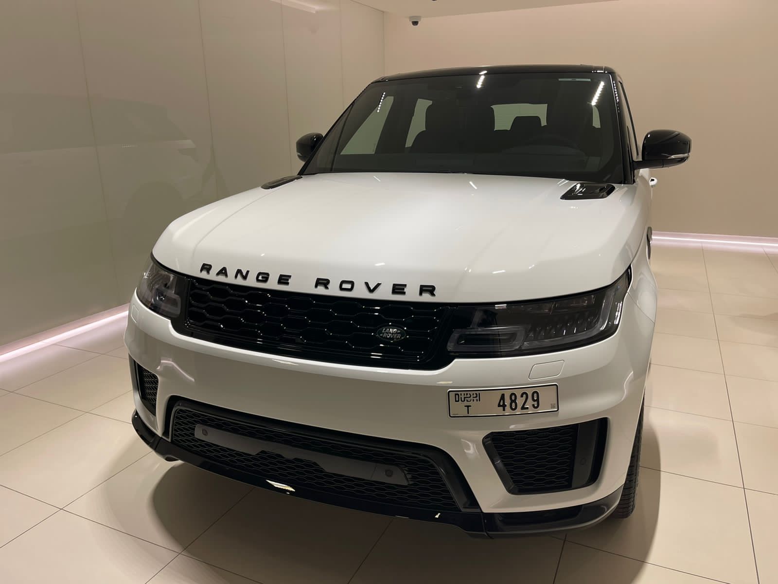 تأجير Land Rover Range Rover Sport HSE Black 2022 في دبي - المنظر الأمامي