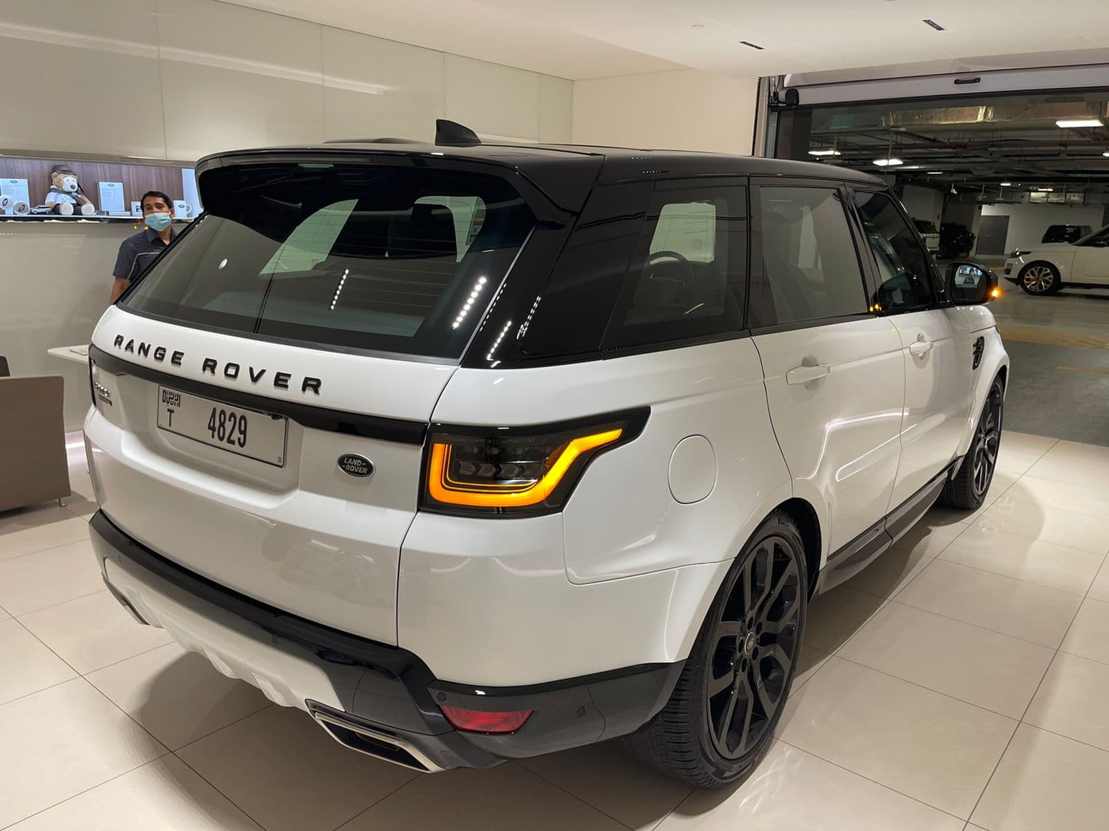 تأجير Land Rover Range Rover Sport HSE Black 2022 في دبي - صورة تفصيلية