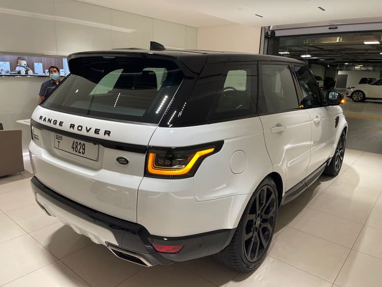 تأجير Land Rover Range Rover Sport HSE Black 2022 في دبي - صورة 2