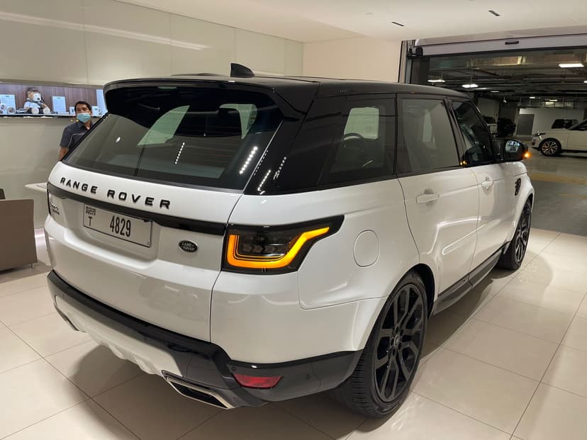 تأجير Land Rover Range Rover Sport HSE Black 2022 في دبي - صورة 2