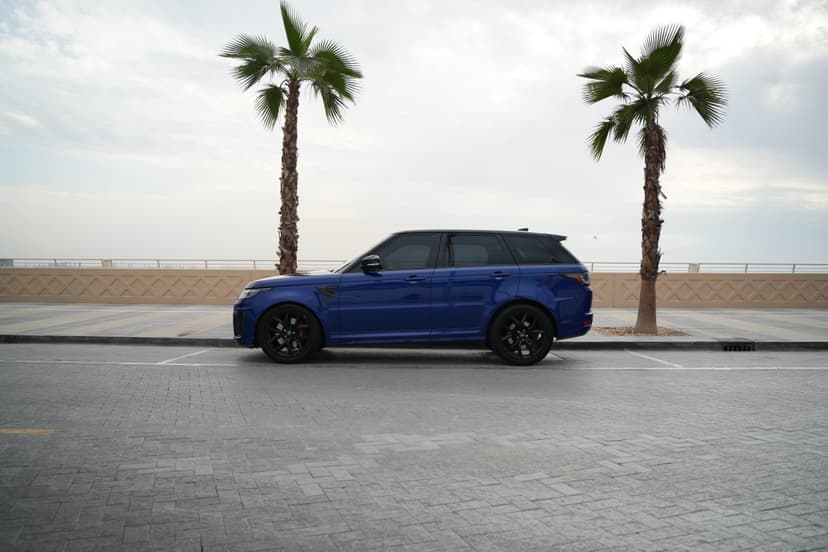 Land Rover Range Rover Sport SVR 2022 mieten in Dubai - Ansicht 3