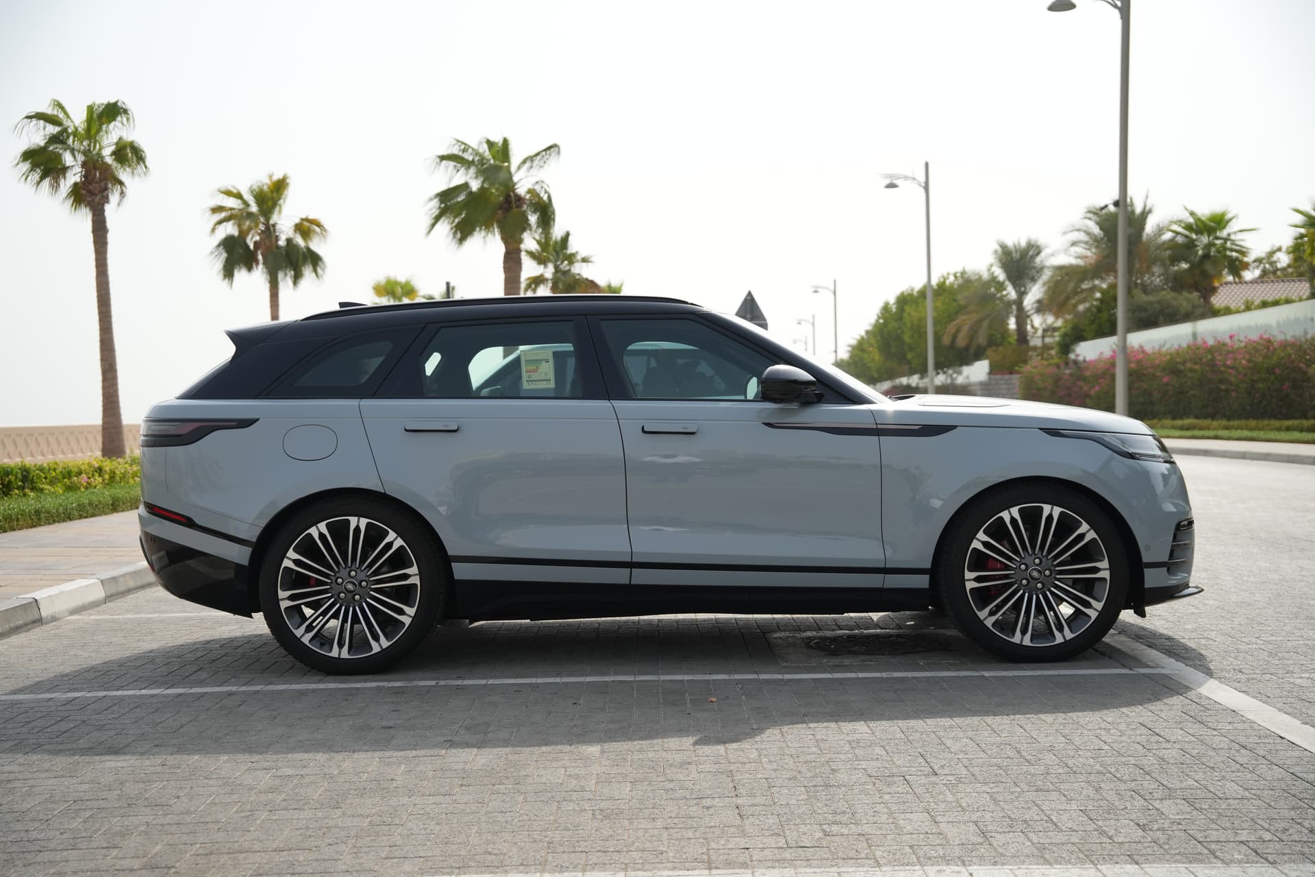 تأجير Land Rover Range Rover Velar 2025 في دبي - صورة تفصيلية