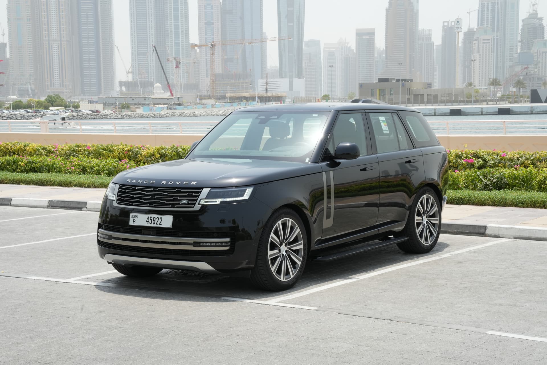 Land Rover Range Rover Vogue 2025 Rental Dubai - Front View