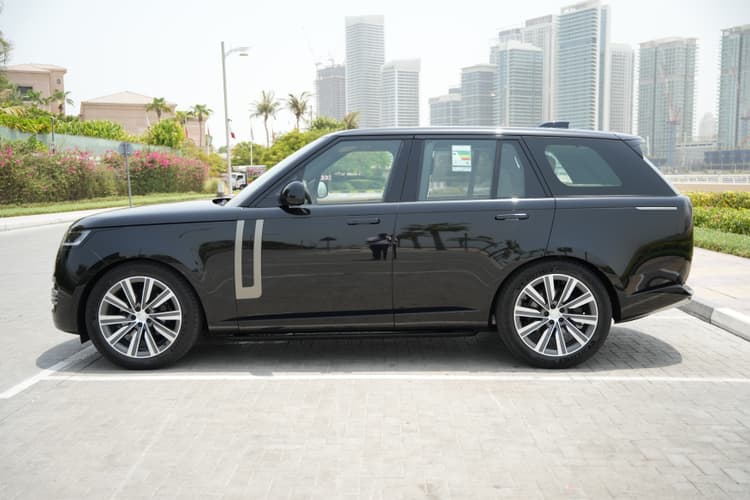 Land Rover Range Rover Vogue 2025 mieten in Dubai - Ansicht 4