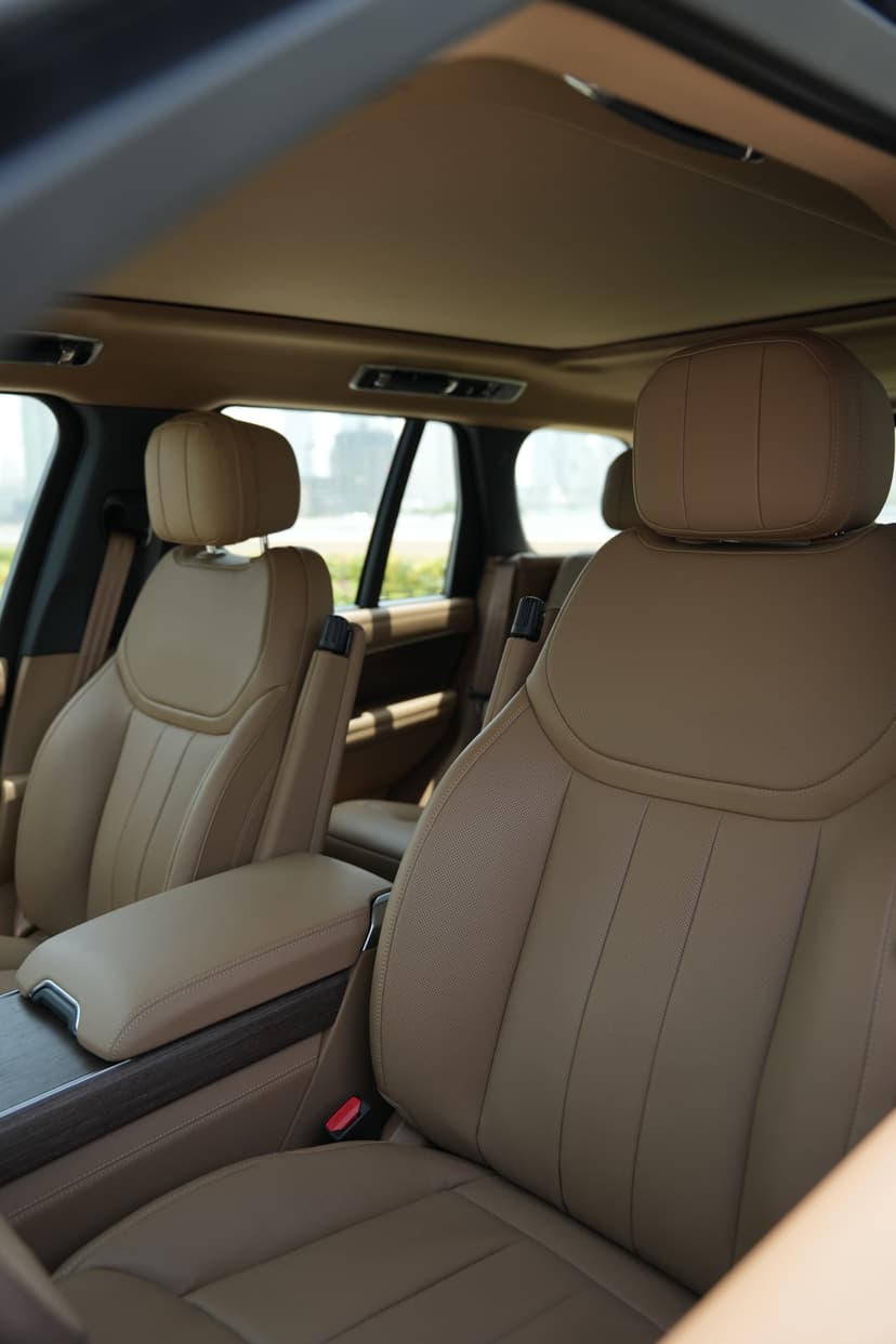Land Rover Range Rover Vogue 2025 mieten in Dubai - Ansicht 9