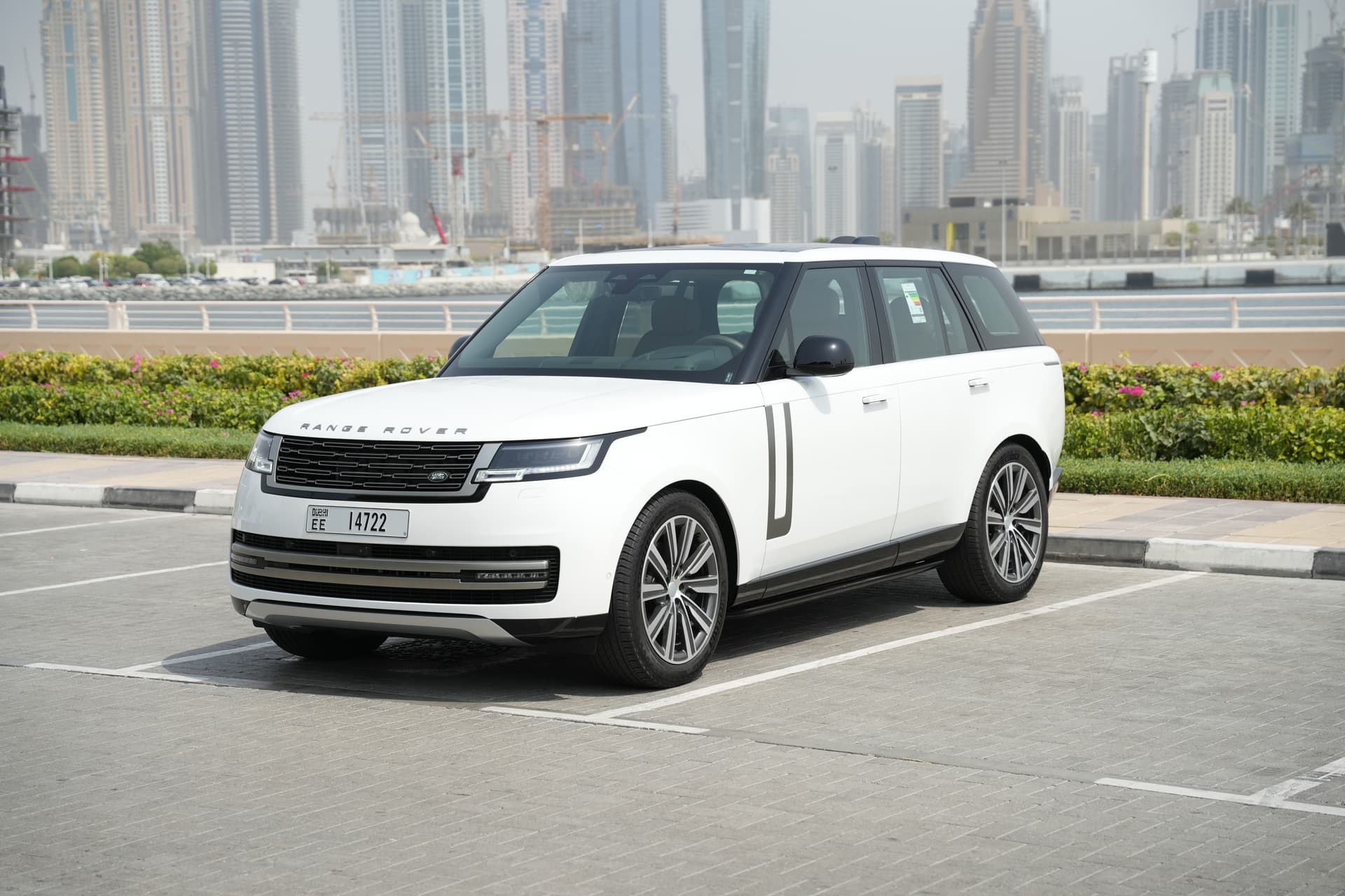 Land Rover Range Rover Vogue 2025 Rental Dubai - Front View