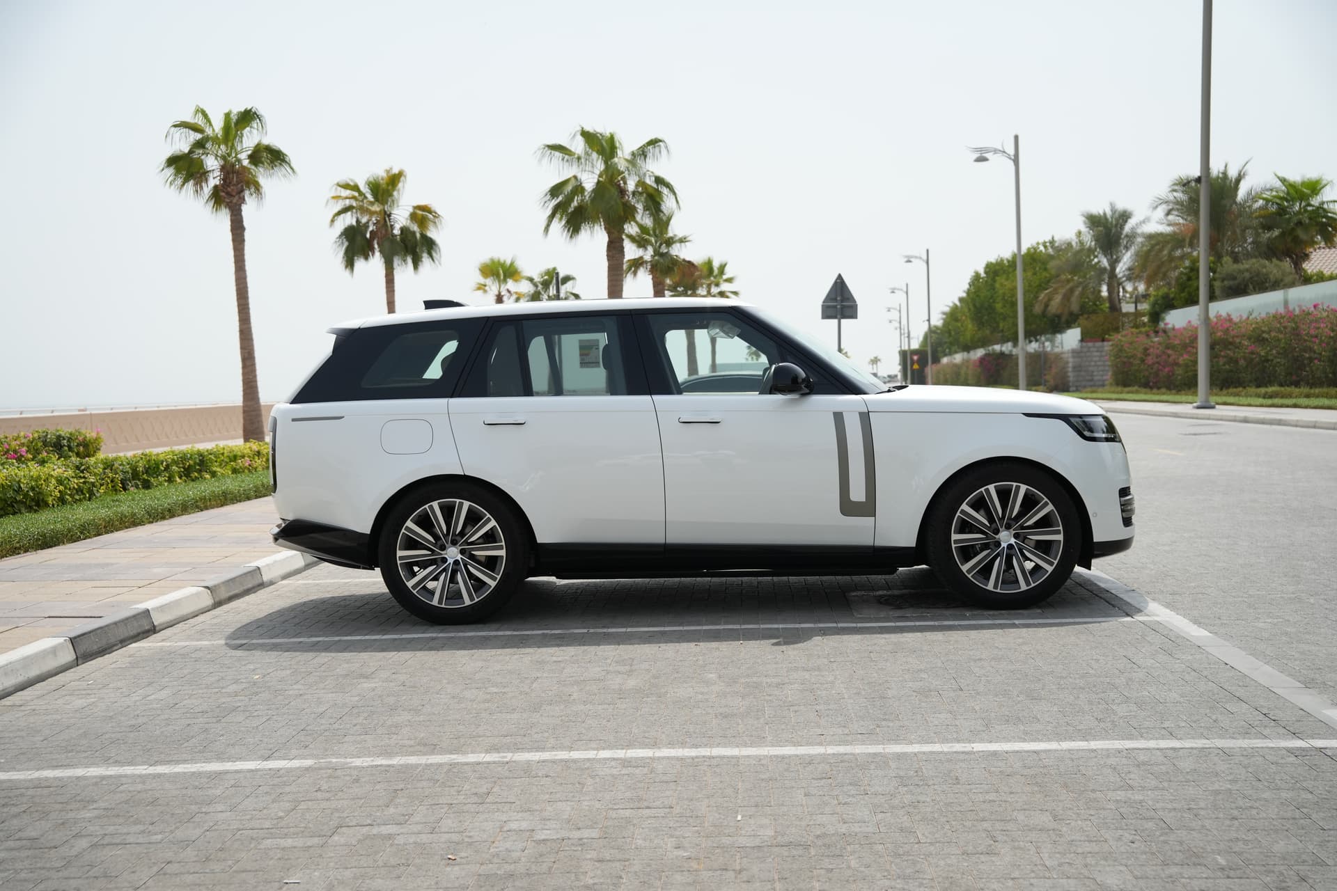 Land Rover Range Rover Vogue 2025 Rental Dubai - Detail View