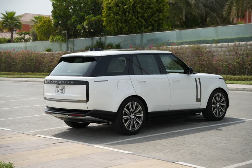 Land Rover Range Rover Vogue 2025 Rental Dubai - View 5