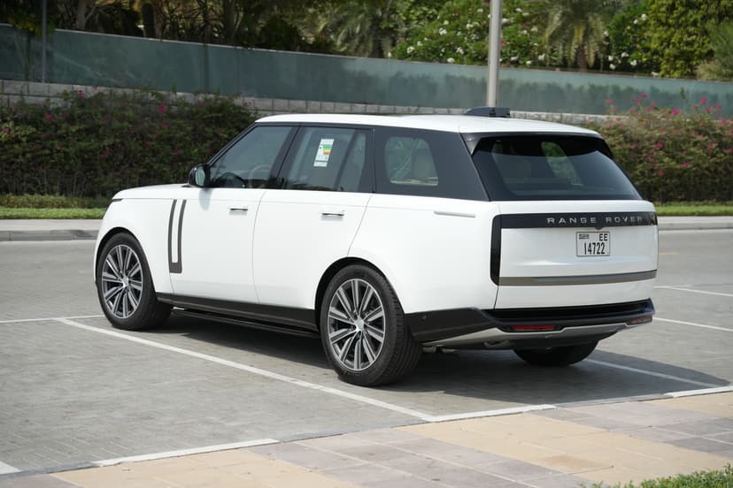 Land Rover Range Rover Vogue 2025 Rental Dubai - View 7