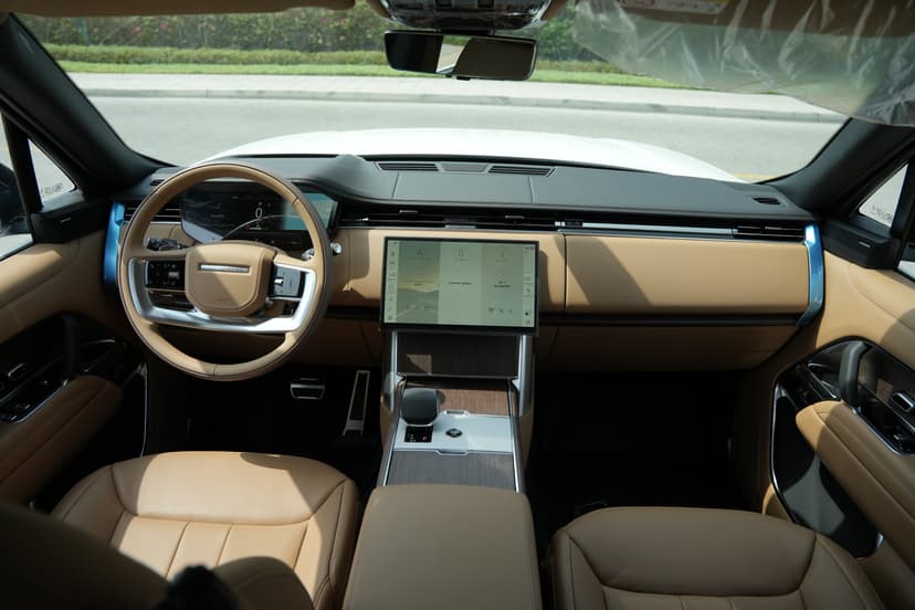 Land Rover Range Rover Vogue 2025 Rental Dubai - View 8