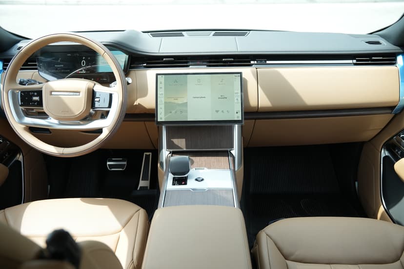 Land Rover Range Rover Vogue 2025 Rental Dubai - View 9