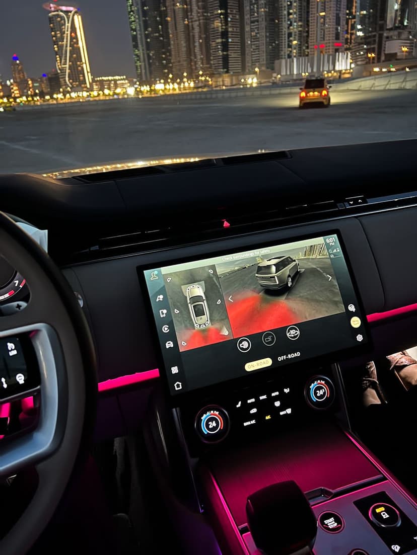 Land Rover Range Rover Vogue First Edition 2022 Rental Dubai - View 10