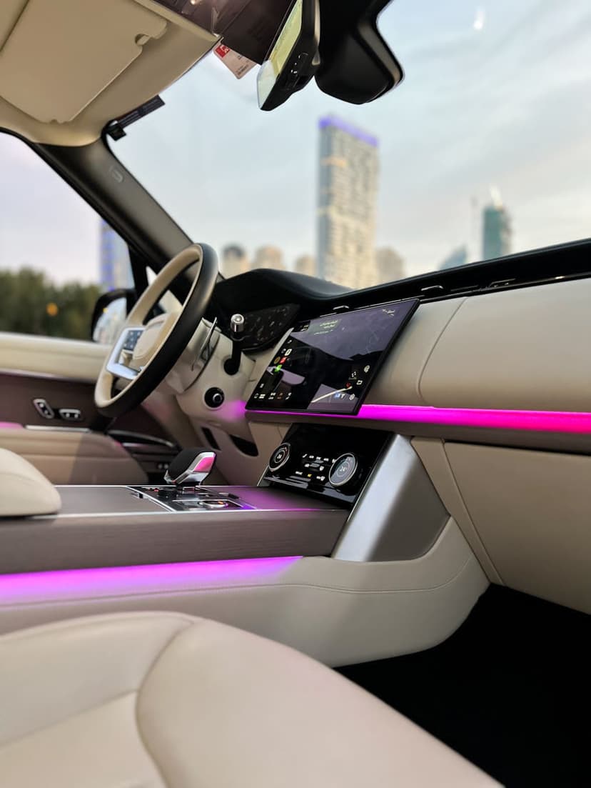 Land Rover Range Rover Vogue First Edition 2022 Rental Dubai - View 8