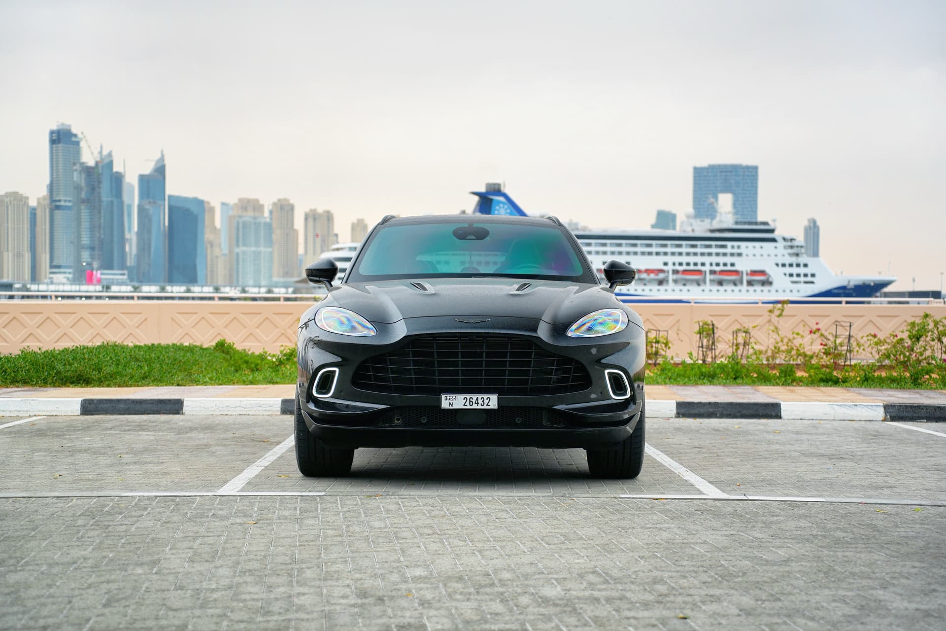 Alquiler Aston Martin DBX 2022 Dubai - Vista 2