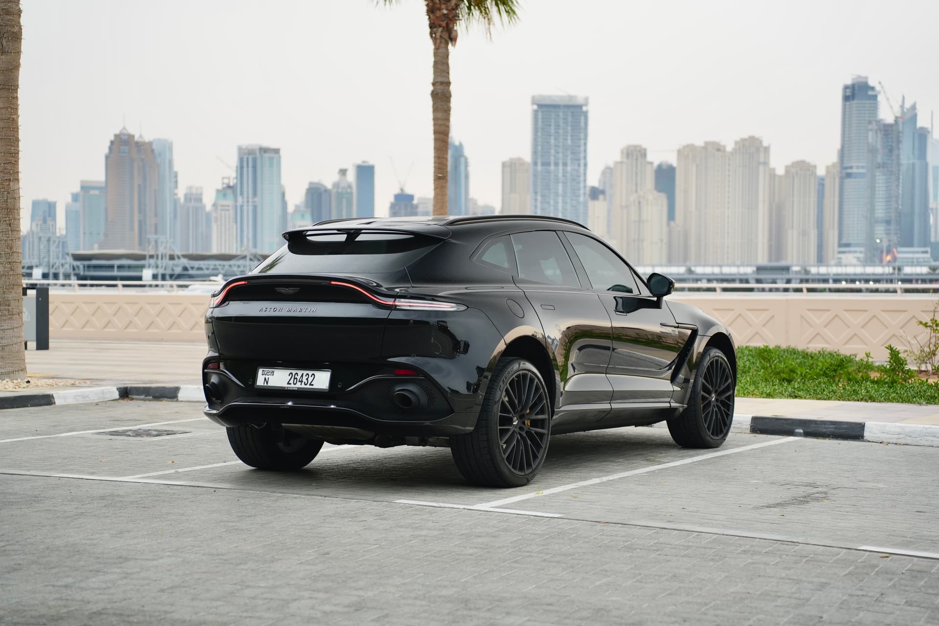 Alquiler Aston Martin DBX 2022 Dubai - Vista 3