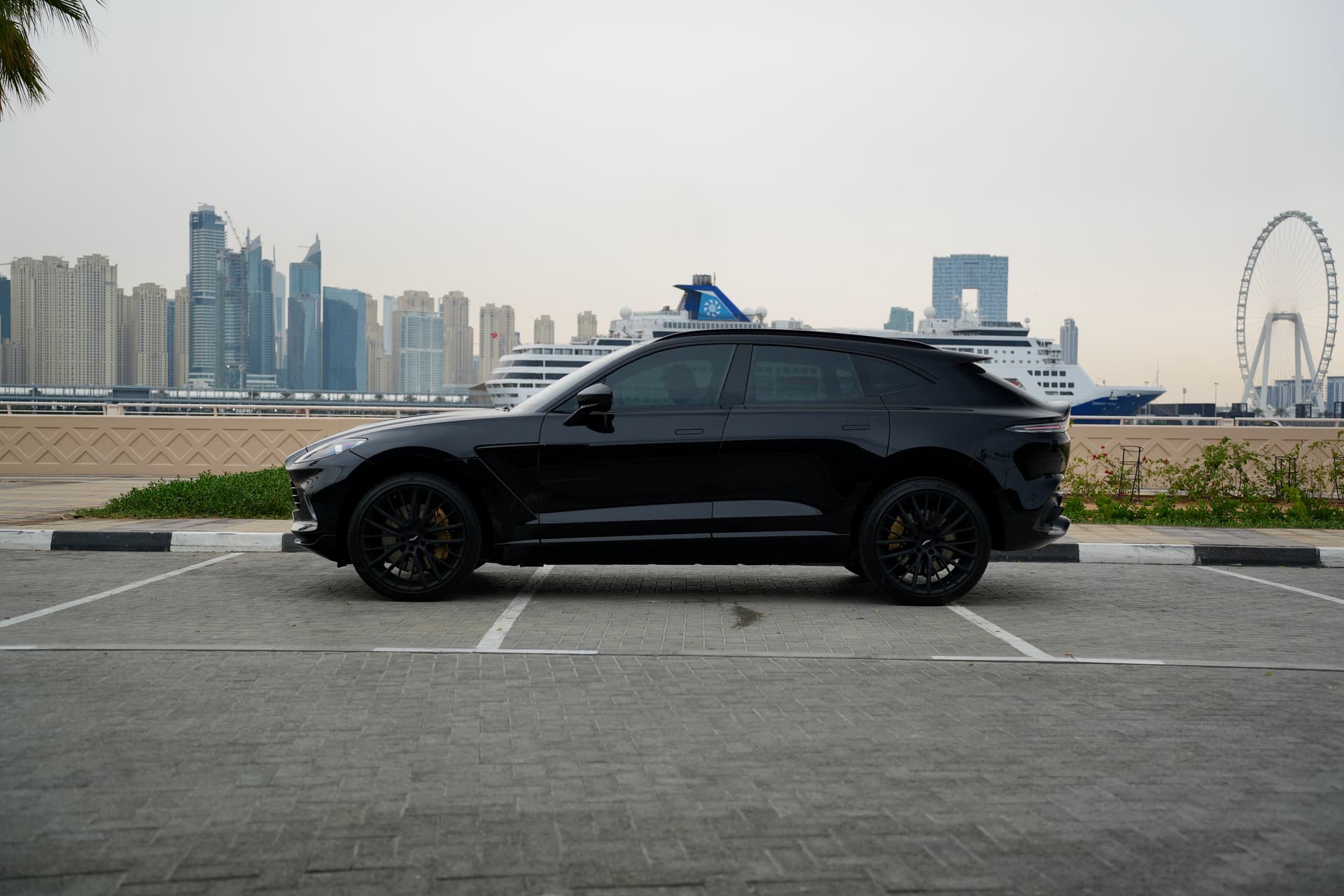 Alquiler Aston Martin DBX 2022 Dubai - Vista 4