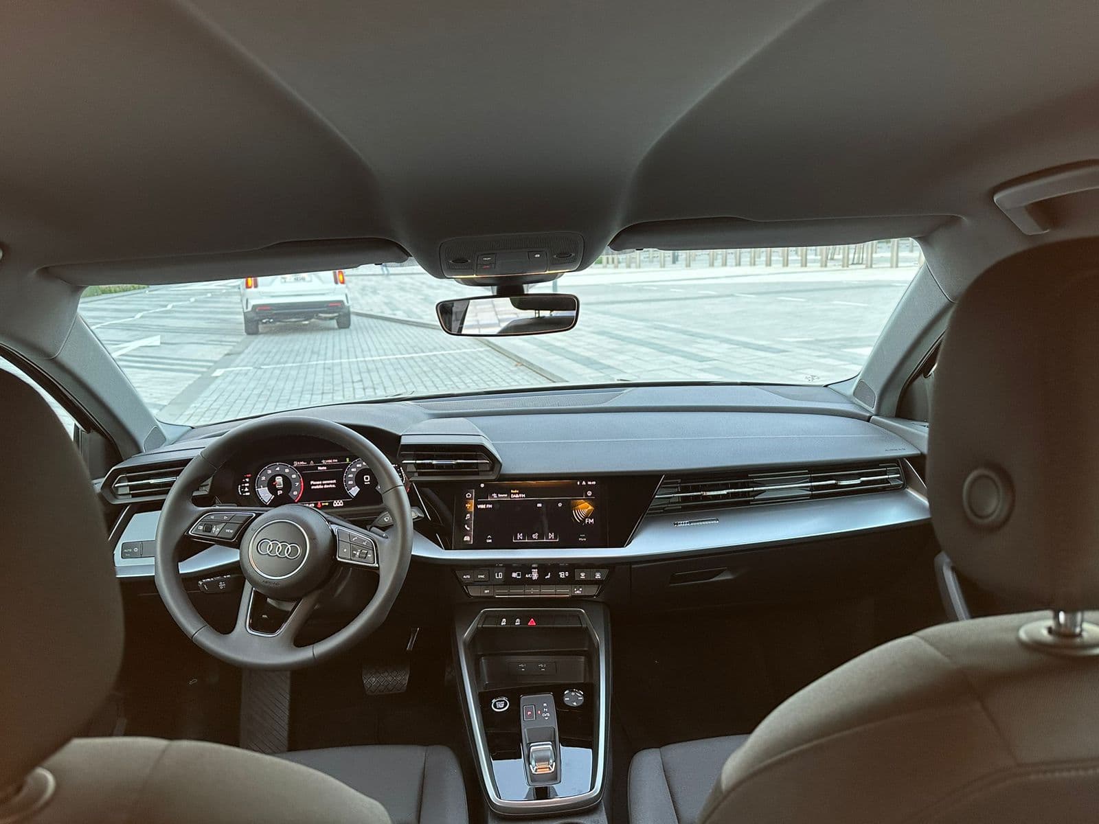 Audi A3 2024 mieten in Dubai - Ansicht 2