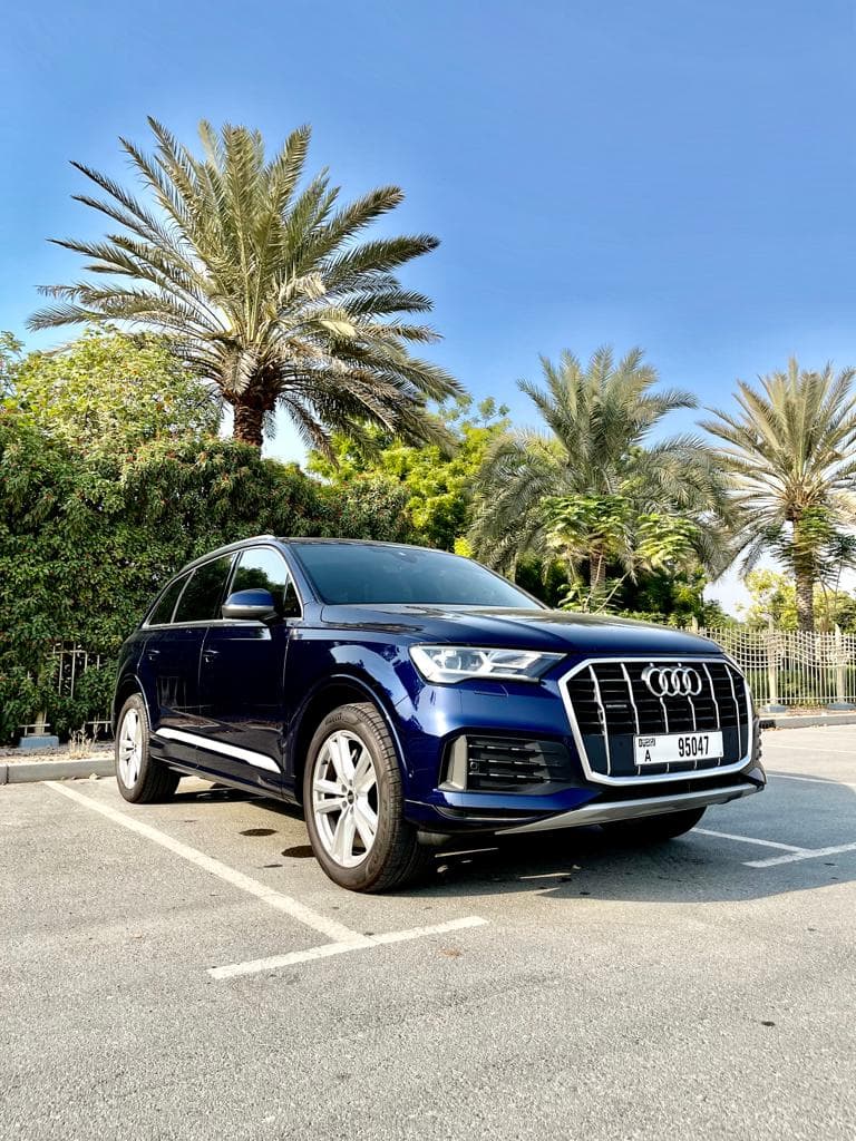 Location Audi Q7 2022 Dubai - Vue principale