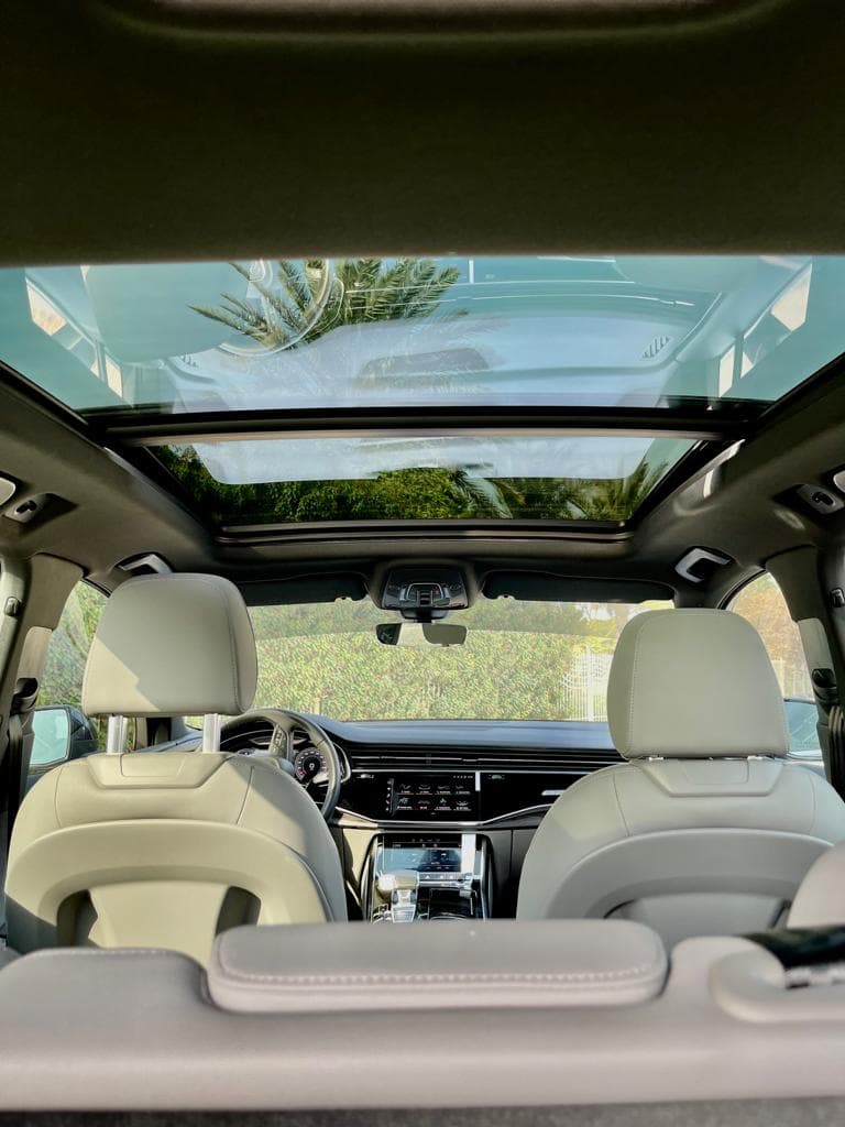 Location Audi Q7 2022 Dubai - Vue 4