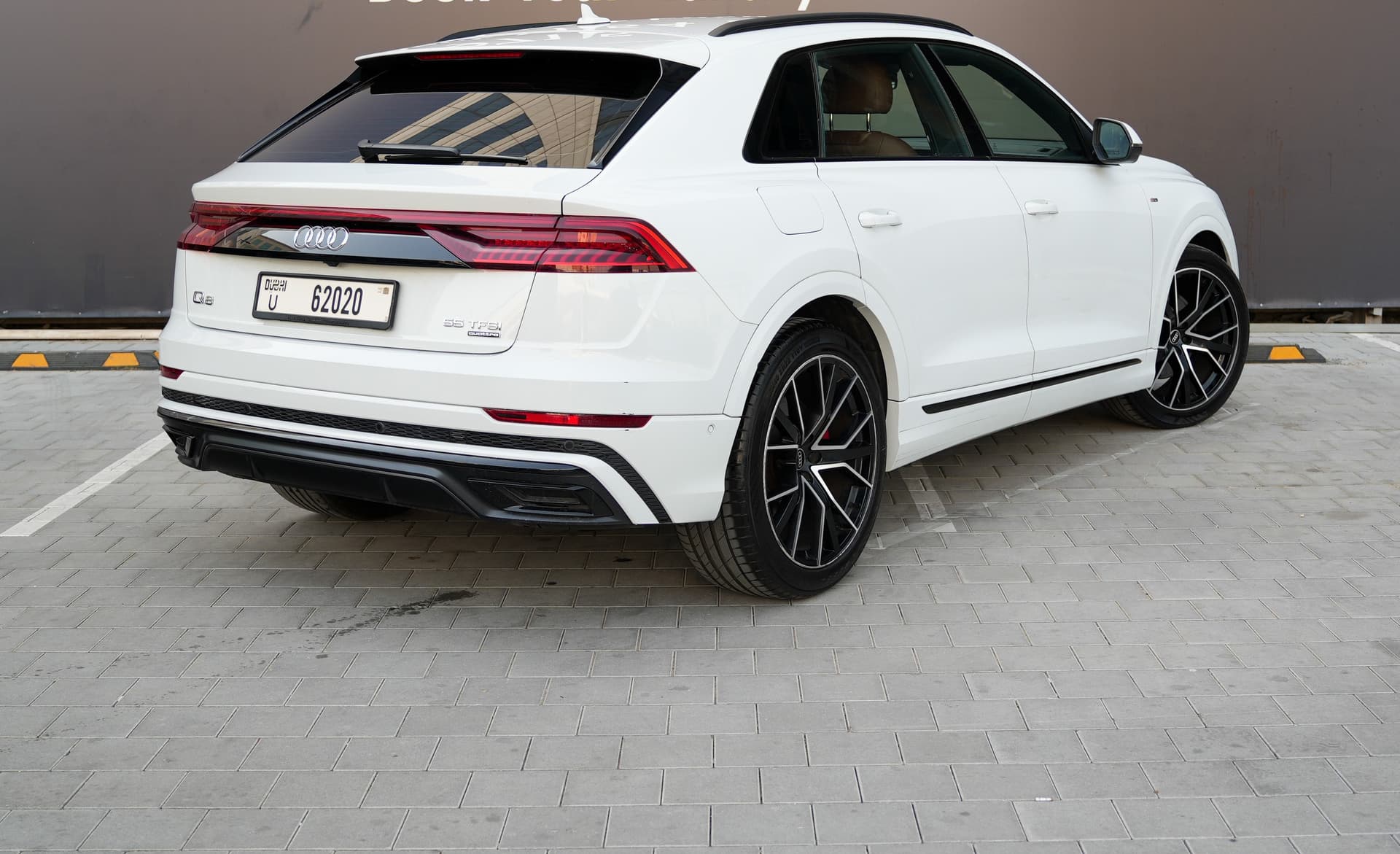 Audi Q8 2021 mieten in Dubai - Ansicht 2