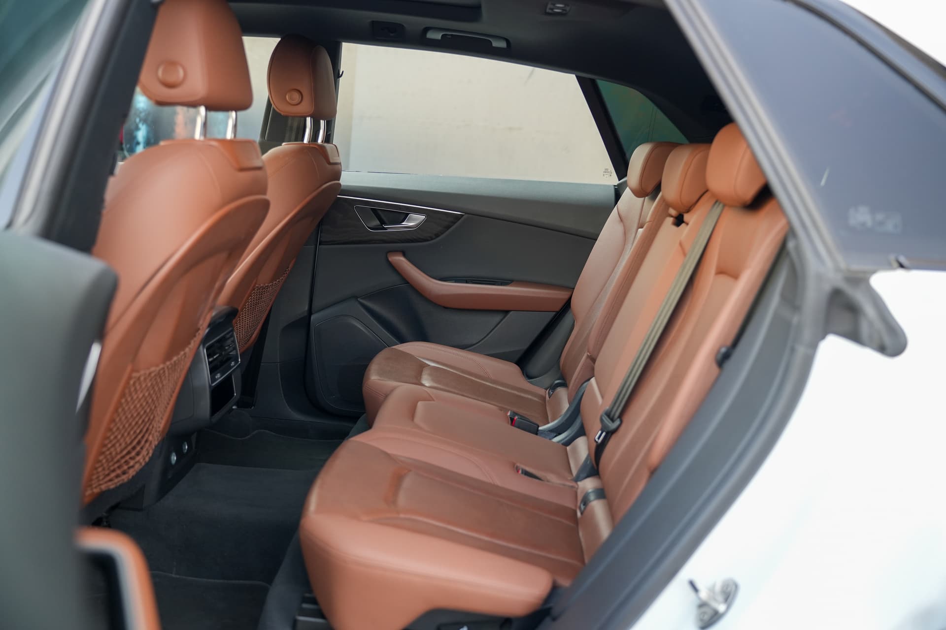 Audi Q8 2021 mieten in Dubai - Ansicht 3