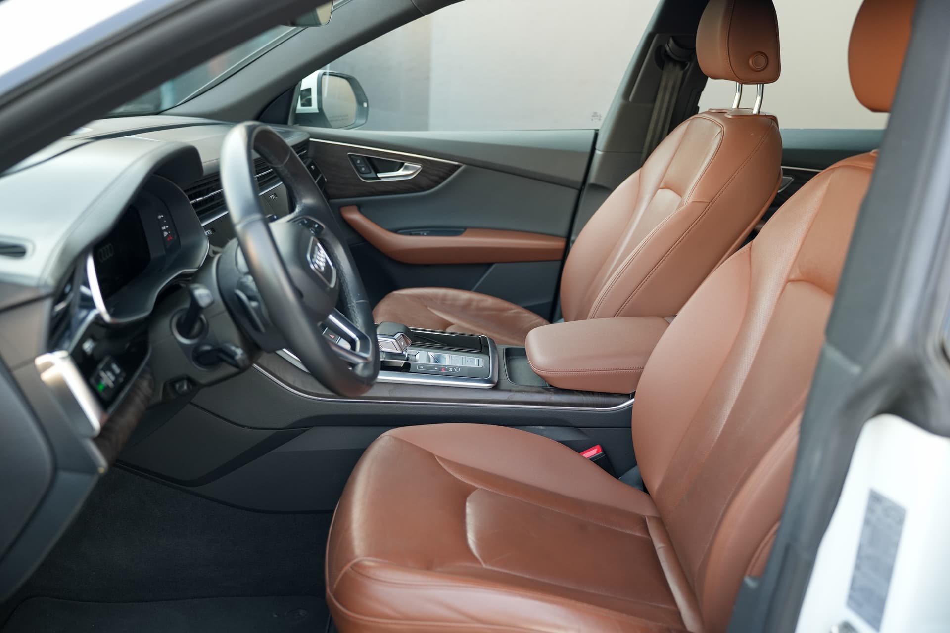 Audi Q8 2021 mieten in Dubai - Ansicht 4