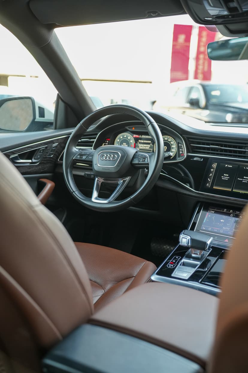 Alquiler Audi Q8 2021 Dubai - Vista 7