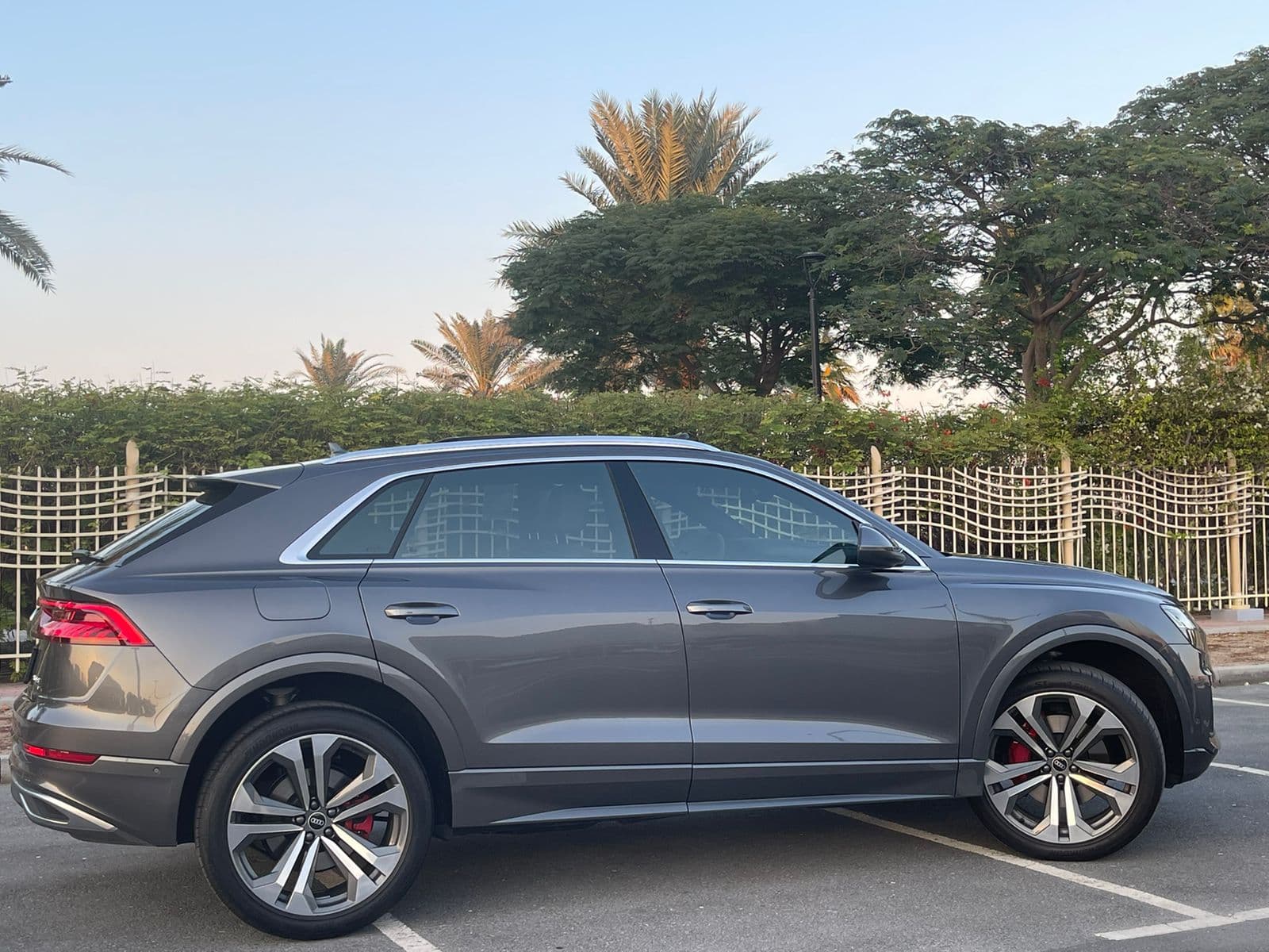 Audi Q8 2022 huren Dubai - Weergave 2