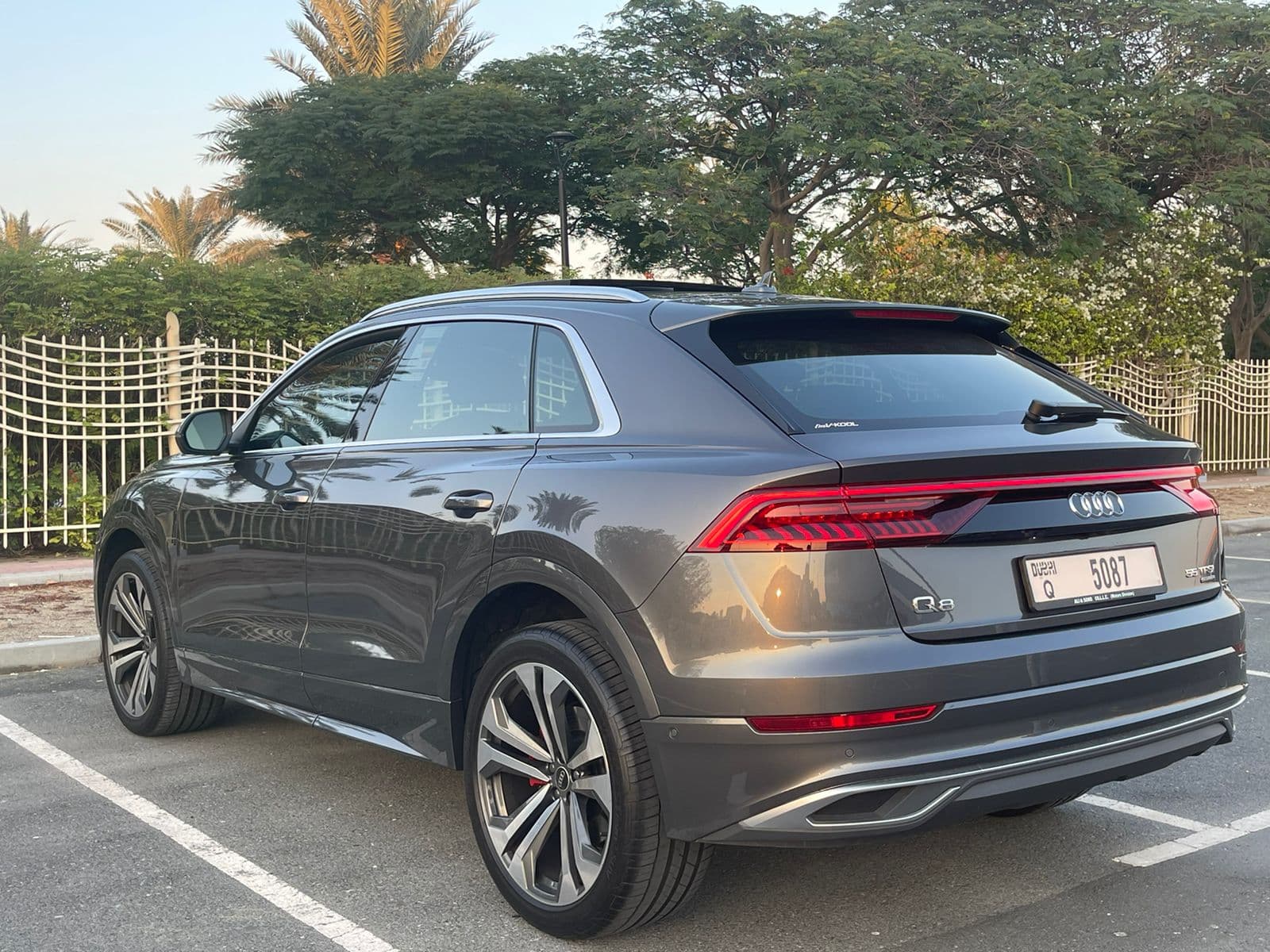 Audi Q8 2022 huren Dubai - Weergave 3