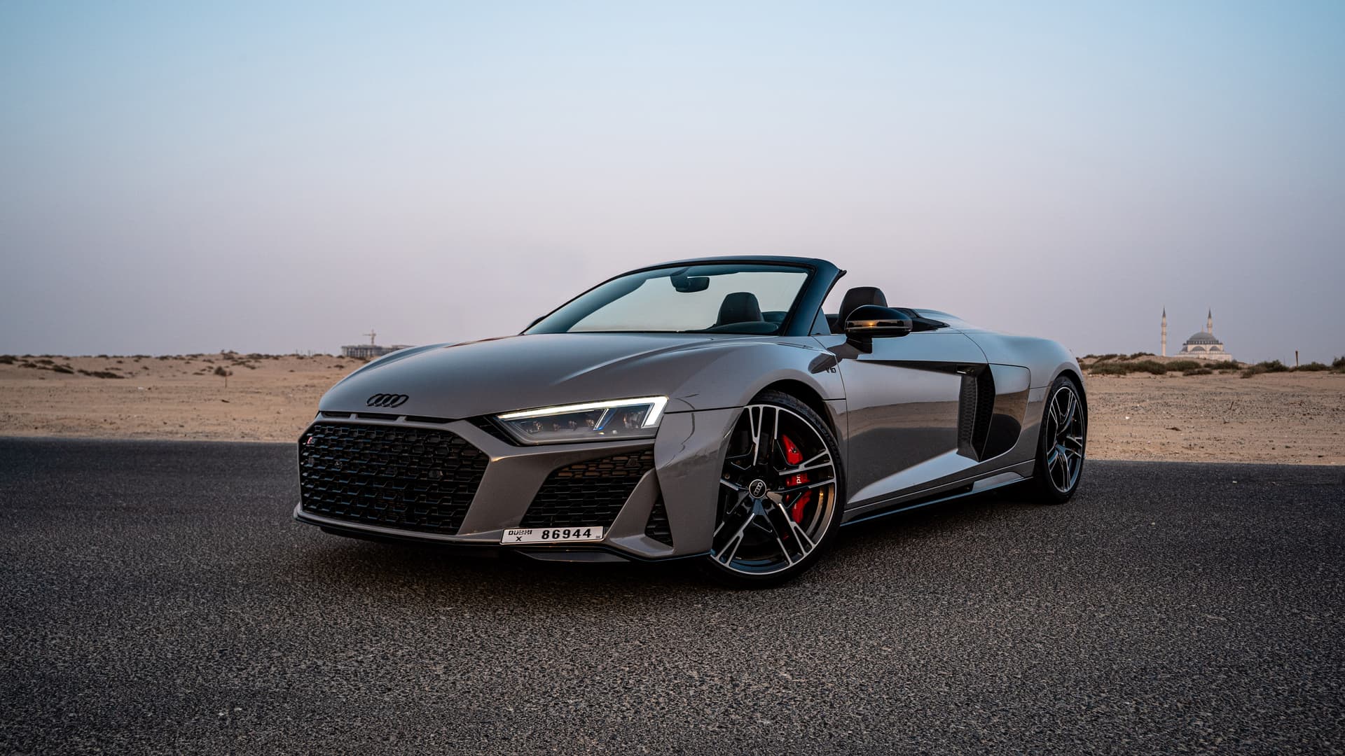 Audi R8 Spyder V10 Performance 2024 huren Dubai - Vooraanzicht