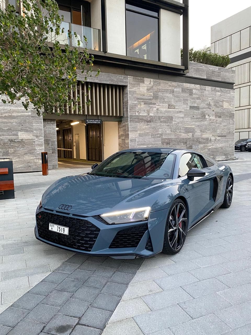 Audi R8 V10 2021 huren Dubai - Vooraanzicht