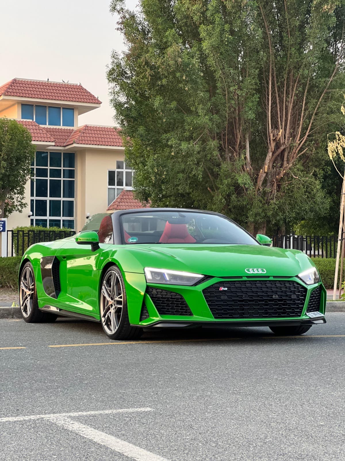 Audi R8 V10 2022 mieten in Dubai - Frontansicht