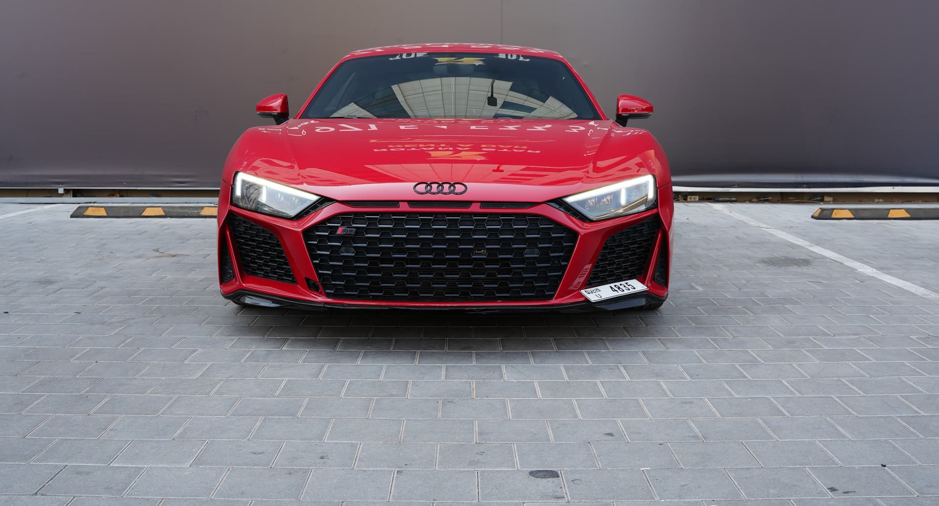 Audi R8 V10 2023 huren Dubai - Vooraanzicht