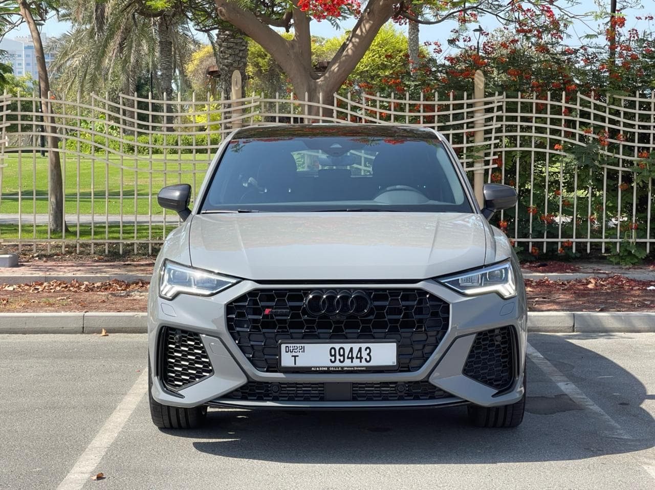 Audi RS Q3 2021 mieten in Dubai - Frontansicht