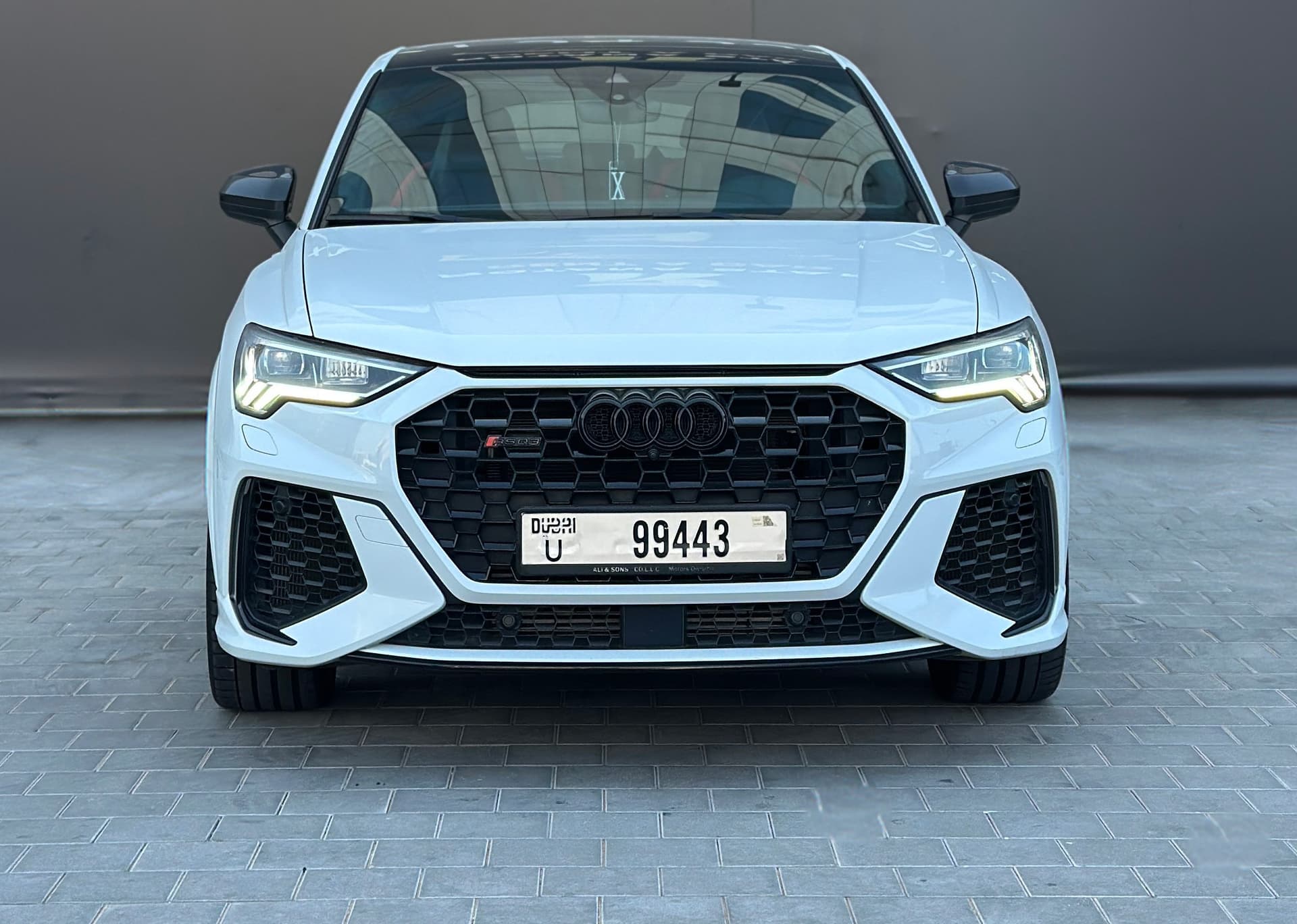 Audi RS Q3 2021 huren Dubai - Vooraanzicht