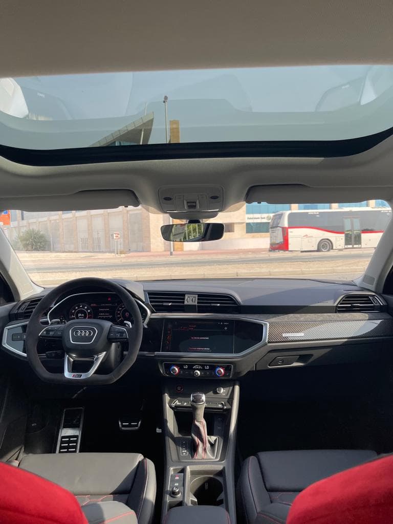 Audi RS Q3 2022 huren Dubai - Weergave 3