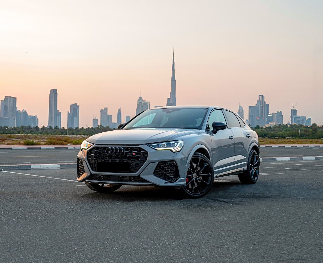 Audi RS Q3 Sportback 2023 huren Dubai - Vooraanzicht