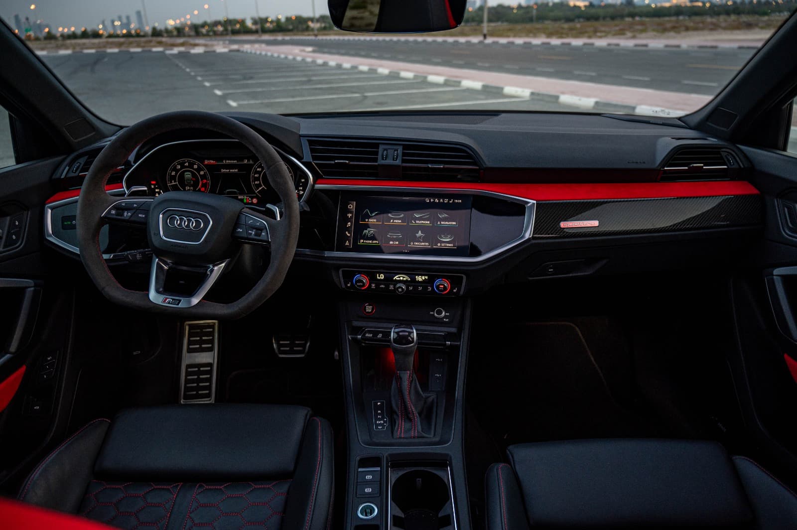 Audi RS Q3 Sportback 2023 huren Dubai - Weergave 4